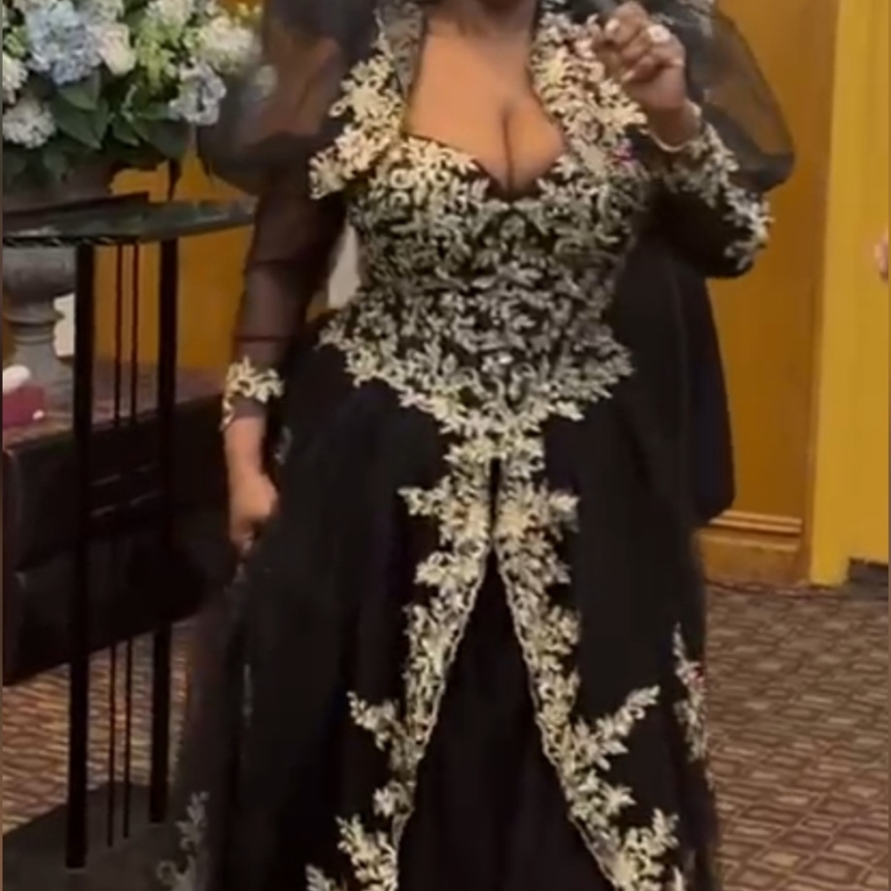 Dress. Size 18 is lovely for special occasions - Picture 2 of 3